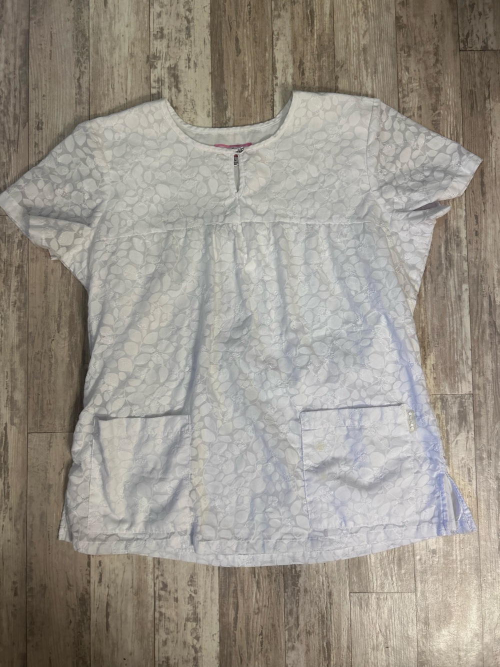 koi White Scrub Top with white floral print size XL